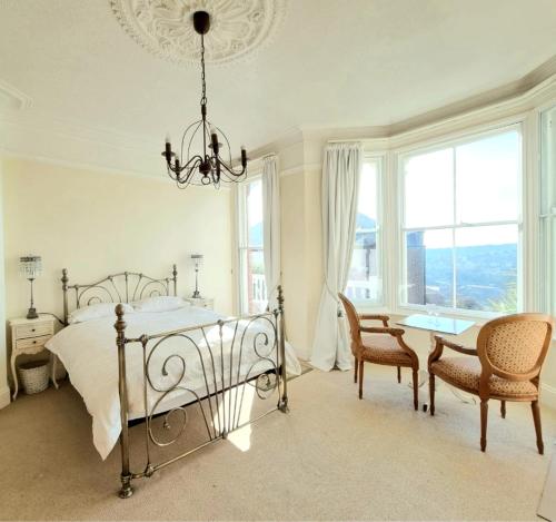 A bed or beds in a room at West Hill Villa Retreat Edwardian City View Ensuite with Room Served Breakfast & Free Parking