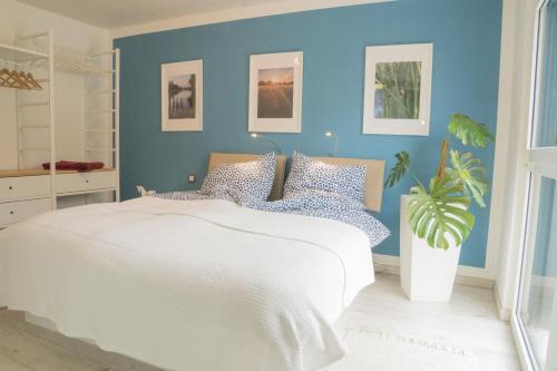 a bedroom with a bed and a blue wall at Ferienhaus Naturwerk in Schwarzach am Main