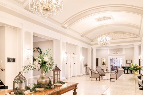 a large living room with a ceiling with a chandelier at Rodd Charlottetown in Charlottetown