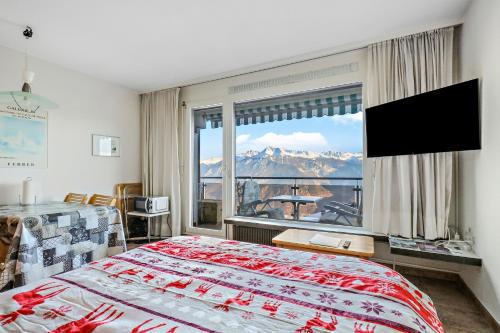 TV a/nebo společenská místnost v ubytování Appartement à Crans-Montana - avec magnifique vue sur la vallée