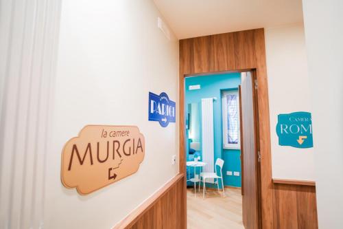 a hospital hallway with a sign that reads muncaza at Grantò B&B in Gravina in Puglia