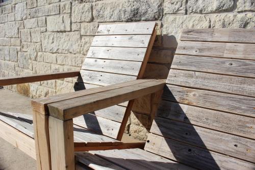 two wooden benches sitting next to a stone wall at Canyon Lakeview Resort in Canyon Lake