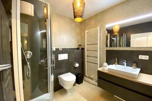 a bathroom with a toilet and a sink and a shower at Dünenschloss Dünenschloss 2-16 in Kühlungsborn