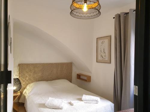 Postel nebo postele na pokoji v ubytování Appartements de l'Eglise