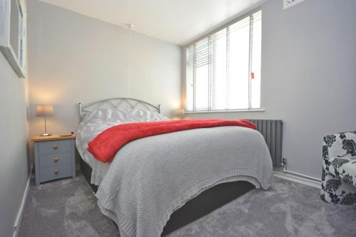Llit o llits en una habitació de Marine Court - Bognor Regis