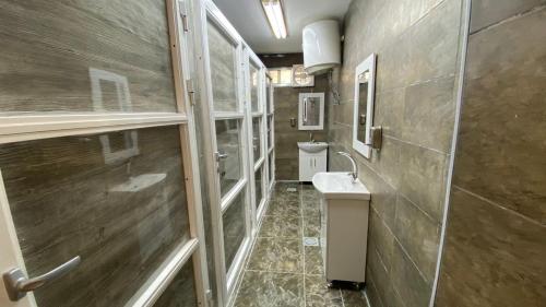 Ένα μπάνιο στο Petra Pillars Hostel