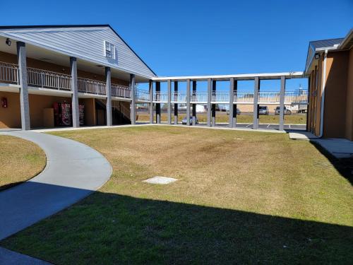 Gallery image of Days Inn by Wyndham Dothan in Dothan