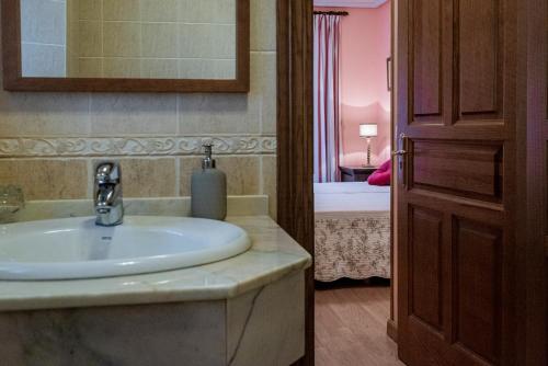 Koupelna v ubytování Hotel y Apartamentos La Lonja