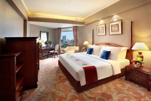 Postel nebo postele na pokoji v ubytování Hotel Bidakara Jakarta