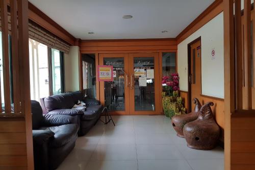 Ein Sitzbereich in der Unterkunft Poonsook Phitsanulok Hotel SHA Plus