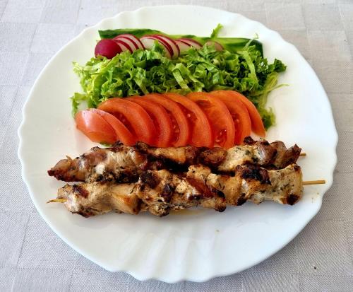 Makanan di atau berdekatan motel