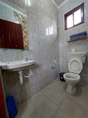 Vonios kambarys apgyvendinimo įstaigoje Amarossi Elephant-One Bedroom Apartment,Mtwapa