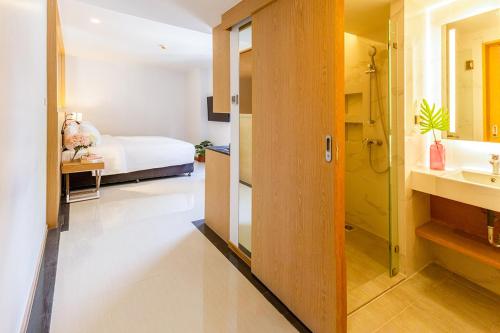 Postel nebo postele na pokoji v ubytování FX HOTEL NANA