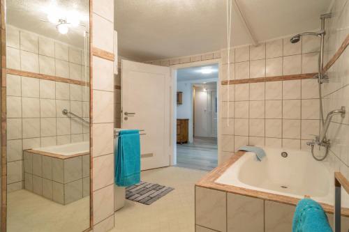 a bathroom with a tub and a shower at Lochdomizil in Grünkraut