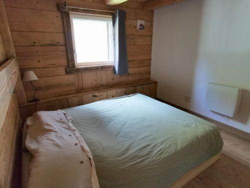 a small bedroom with a bed in a room with a window at Gite de la Bourbatte in Gerbamont 