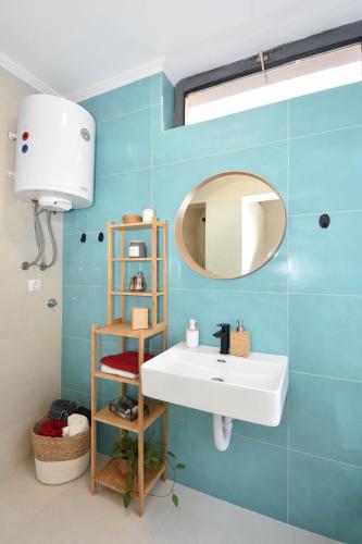 a bathroom with a sink and a mirror at Hostel Havana in Banja Luka