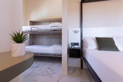 Katil dua tingkat atau katil-katil dua tingkat dalam bilik di Pietra Bianca Hotel