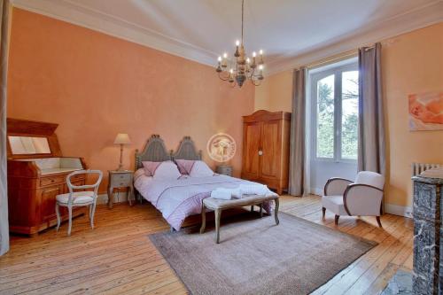 a bedroom with a bed and a piano at chambre double avec salle d`eau privative in Tarbes