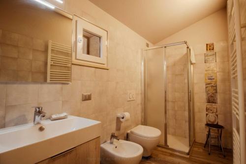 a bathroom with a sink and a toilet and a shower at La Vineria in Norcia