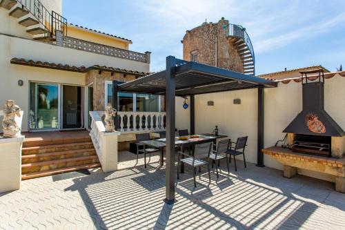 Fotografie z fotogalerie ubytování WELCS VILLA FALCONERA 017 EMP con Piscina privada v destinaci Empuriabrava