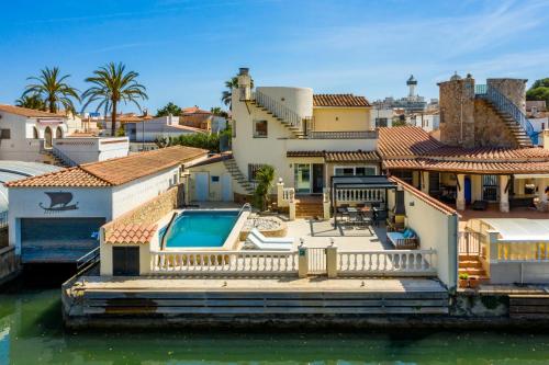 Fotografie z fotogalerie ubytování WELCS VILLA FALCONERA 017 EMP con Piscina privada v destinaci Empuriabrava