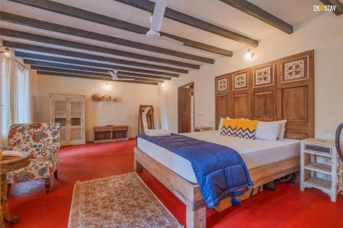 Säng eller sängar i ett rum på EKOSTAY Gold - Oasis Villa