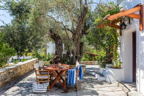 Gallery image of Ageri Studios in Stafylos