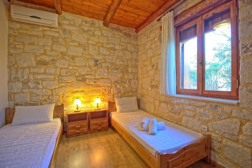 Posteľ alebo postele v izbe v ubytovaní Villa Nipos by PosarelliVillas