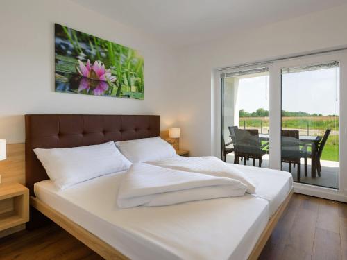 Tempat tidur dalam kamar di Apartment in Lutzmannsburg with Pool, Roof Terrace, Garden
