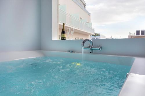 Hồ bơi trong/gần Dema Luxury Suites - Perikleous E8