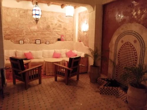Restaurant ou autre lieu de restauration dans l'établissement Dar Farah, riad au coeur de la médina