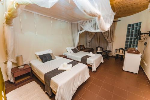 מיטה או מיטות בחדר ב-Massala Beach Resort, Lda