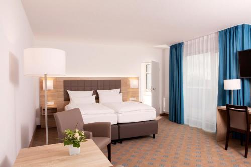 Postel nebo postele na pokoji v ubytování Hotel Frisia