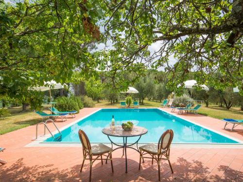 The swimming pool at or close to Holiday Home Il Leccio by Interhome