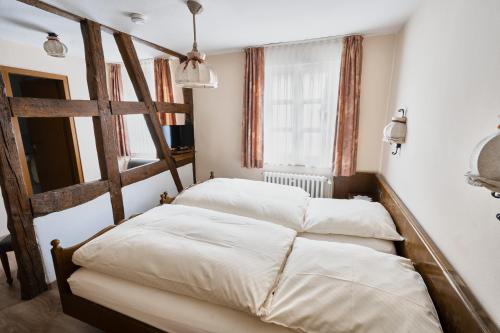 a bedroom with two beds in a room at Gästehaus Korf in Unkel