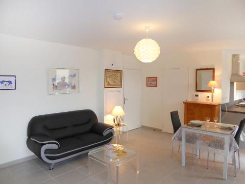 Studio Les Allées du Port by Interhome