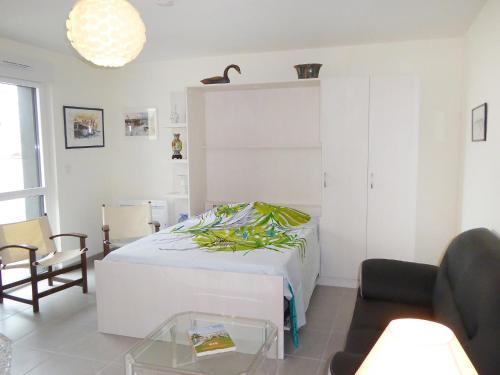 Studio Les Allées du Port by Interhome
