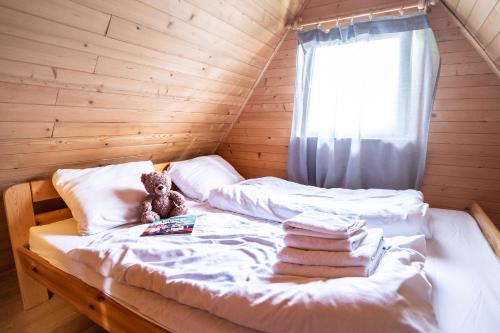 Letto o letti in una camera di Pod Cyprysami - surf & family resort
