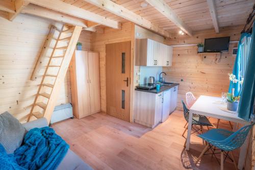 Cucina o angolo cottura di Pod Cyprysami - surf & family resort