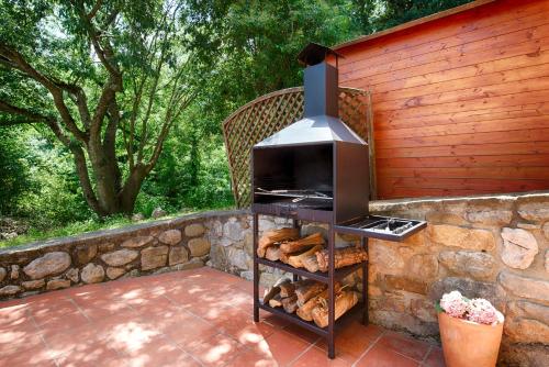 a grill on a patio with a bunch of bread at Can Cruanyes in Sales del Llierca