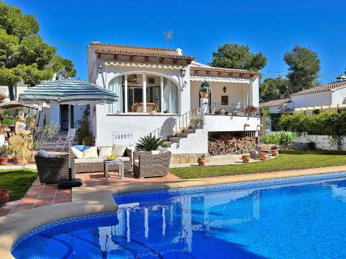 The swimming pool at or close to Holiday Home El sueno de Jeanne-Marie by Interhome