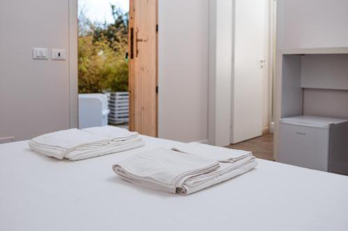 Un pat sau paturi într-o cameră la Villa Savarino