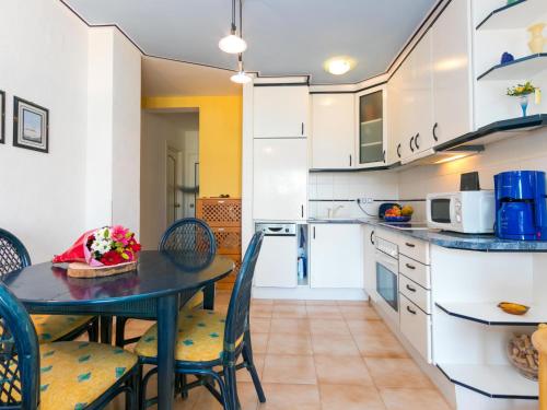 Kuchyň nebo kuchyňský kout v ubytování Apartment Gran Reserva-23 by Interhome