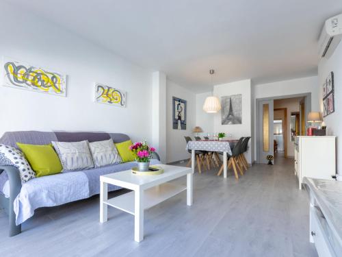 Χώρος καθιστικού στο Apartment Princep Apartment by Interhome