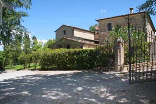 Το κτήριο όπου στεγάζεται  the country house