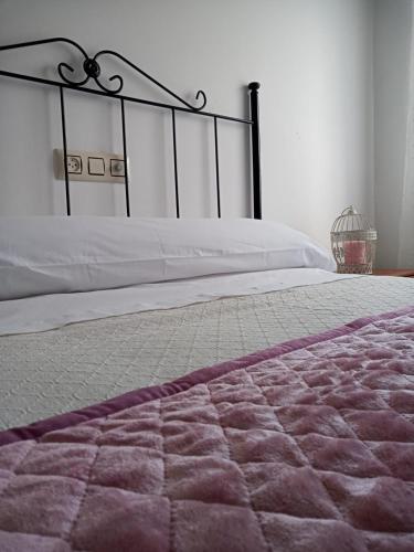 Ένα ή περισσότερα κρεβάτια σε δωμάτιο στο Hostal San Cristobal - Pontedeume