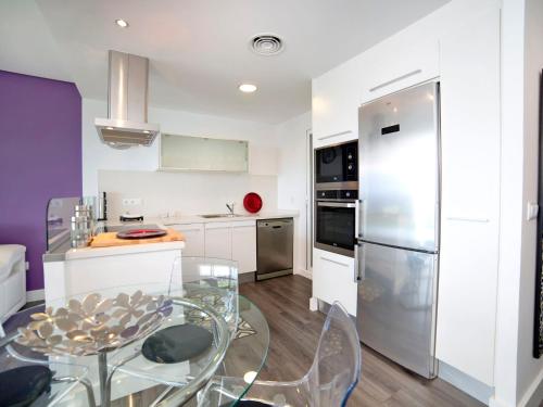 Η κουζίνα ή μικρή κουζίνα στο Apartment Los Lirios I-4 by Interhome