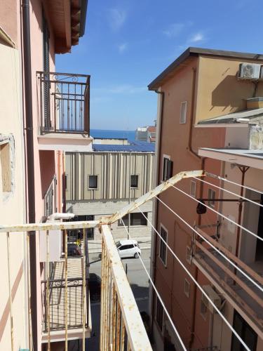 Ein Balkon oder eine Terrasse in der Unterkunft Monolocale affianco le Terme
