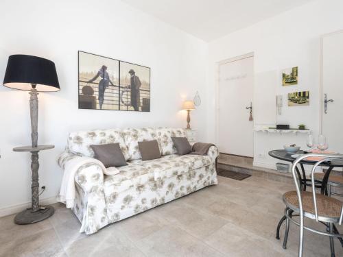 Χώρος καθιστικού στο Studio L'Abeille d'Or-1 by Interhome