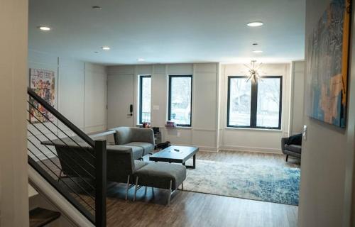 New Private Suite in Tech-enabled townhome – Photos 5